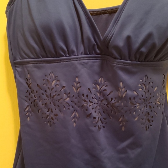 Bathing suit - Picture 2 of 5